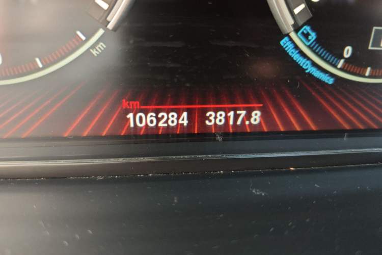 Used BMW 7 Series 2011 750Li xDrive Odometer Close Up