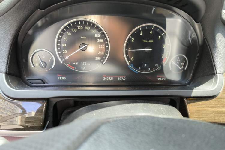 Used BMW 7 Series 2011 730Li Elegant Model Odometer Close Up