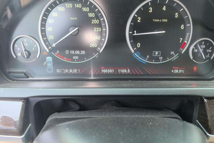Used BMW 7 Series 2011 730Li Elegant Model Odometer Close Up