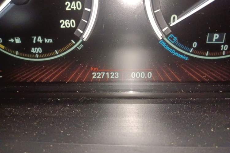 Used BMW 7 Series 2011 730Li Elegant Model Odometer Close Up