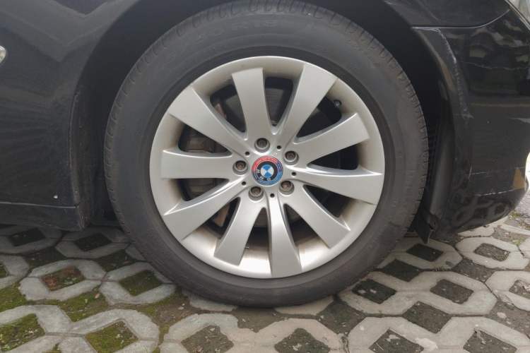 Used BMW 7 Series 2011 730Li Elegant Model Right Front Wheel Hub