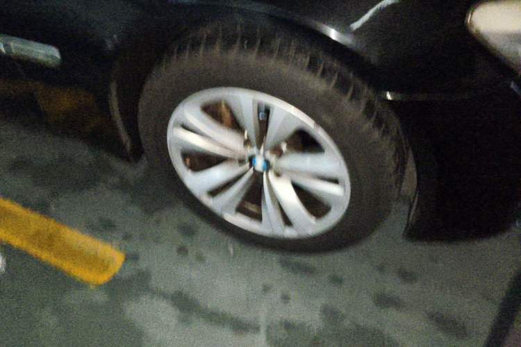Used BMW 7 Series 2011 730Li Elegant Model Right Front Wheel Hub