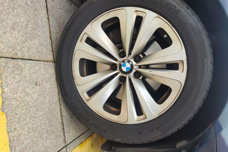 Used BMW 7 Series 2011 730Li Elegant Model Right Front Wheel Hub