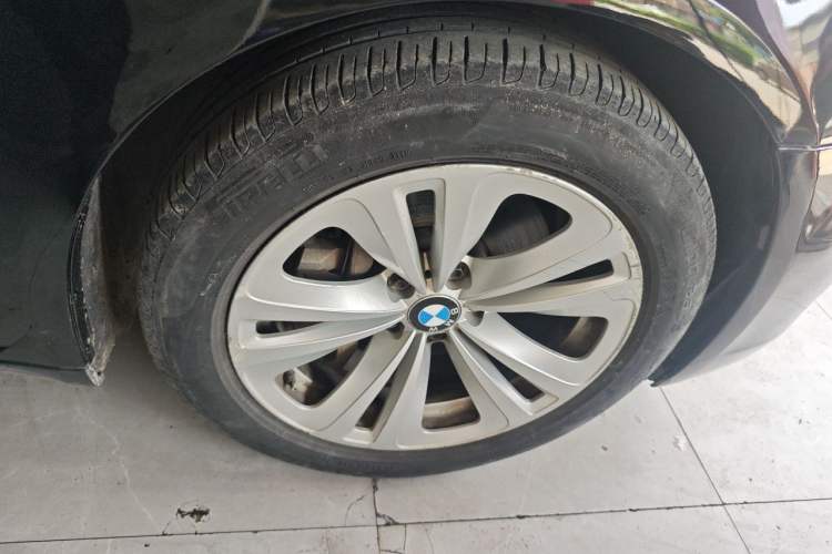 Used BMW 7 Series 2011 730Li Elegant Model Right Front Wheel Hub