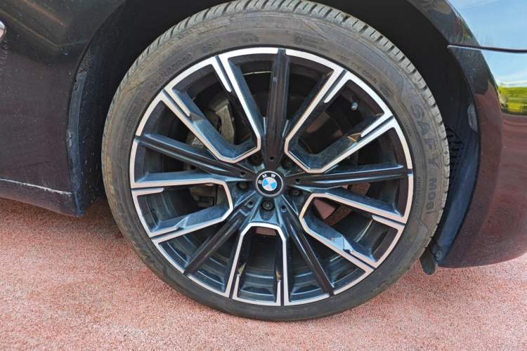Used BMW 7 Series 2011 730Li Elegant Model Right Front Wheel Hub