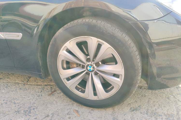 Used BMW 7 Series 2011 730Li Elegant Model Right Front Wheel Hub