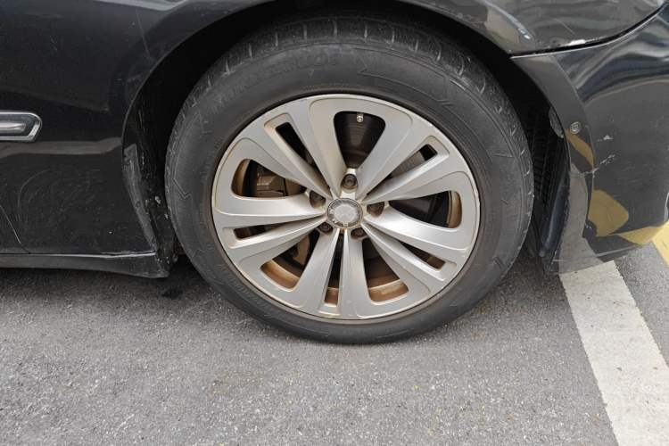 Used BMW 7 Series 2011 730Li Elegant Model Right Front Wheel Hub