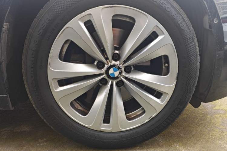 Used BMW 7 Series 2011 730Li Elegant Model Right Front Wheel Hub