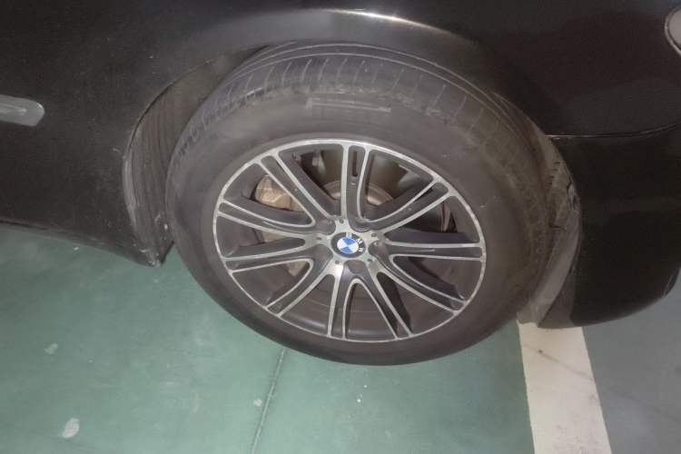 Used BMW 7 Series 2011 740Li Steinway Limited Edition Right Front Wheel Hub
