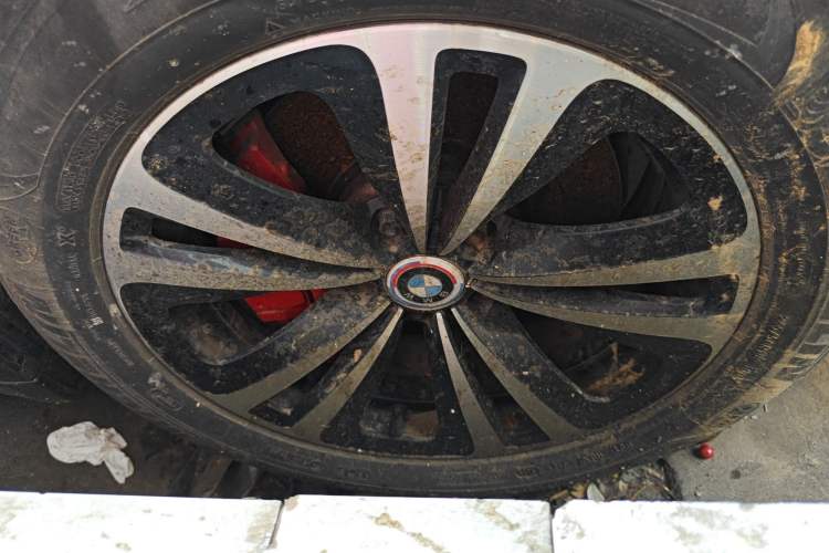 Used BMW 7 Series 2011 730Li Elegant Model Right Front Wheel Hub
