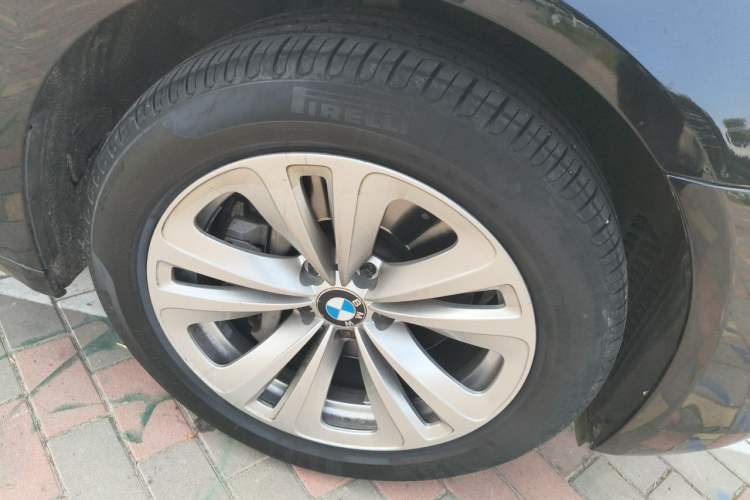 Used BMW 7 Series 2011 730Li Elegant Model Right Front Wheel Hub