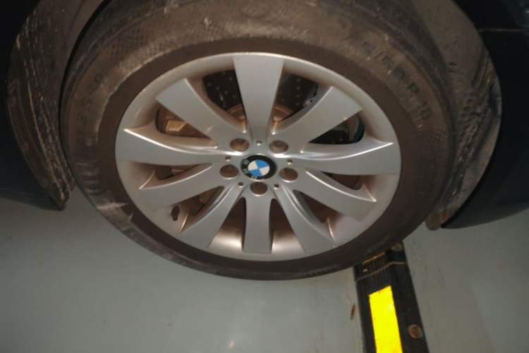 Used BMW 7 Series 2011 740Li Steinway Limited Edition Right Front Wheel Hub