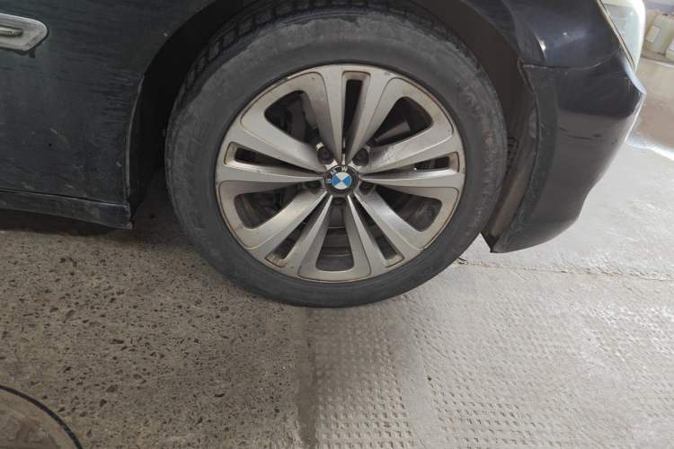 Used BMW 7 Series 2011 730Li Elegant Model Right Front Wheel Hub
