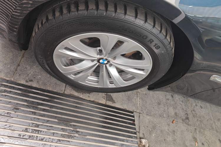 Used BMW 7 Series 2011 730Li Elegant Model Right Front Wheel Hub