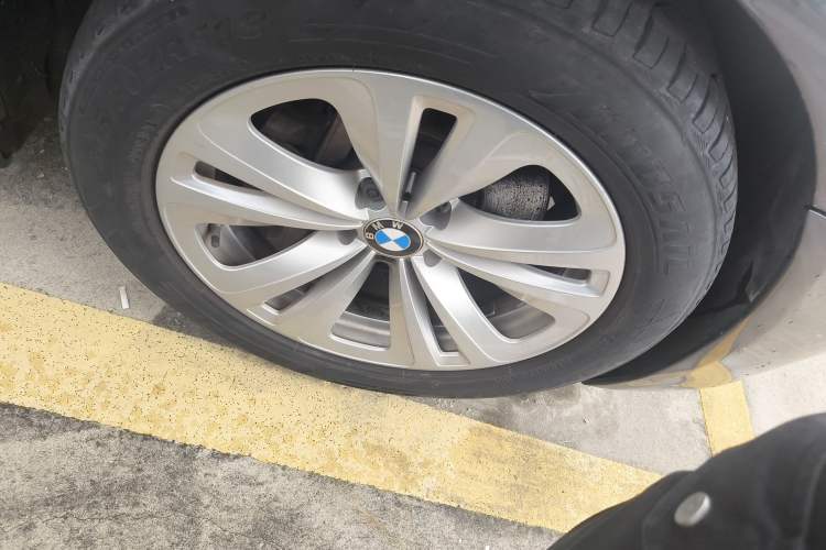 Used BMW 7 Series 2011 730Li Elegant Model Right Front Wheel Hub