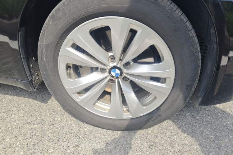 Used BMW 7 Series 2011 730Li Elegant Model Right Front Wheel Hub