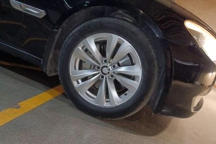 Used BMW 7 Series  Right Front Wheel Hub