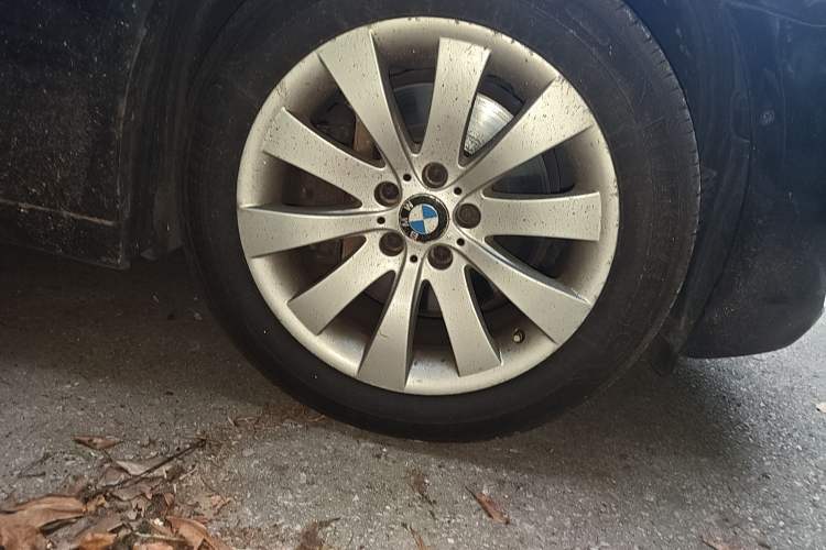 Used BMW 7 Series  Right Front Wheel Hub