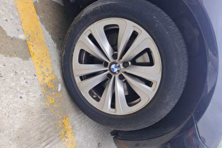 Used BMW 7 Series 2011 730Li Elegant Model Right Front Wheel Hub
