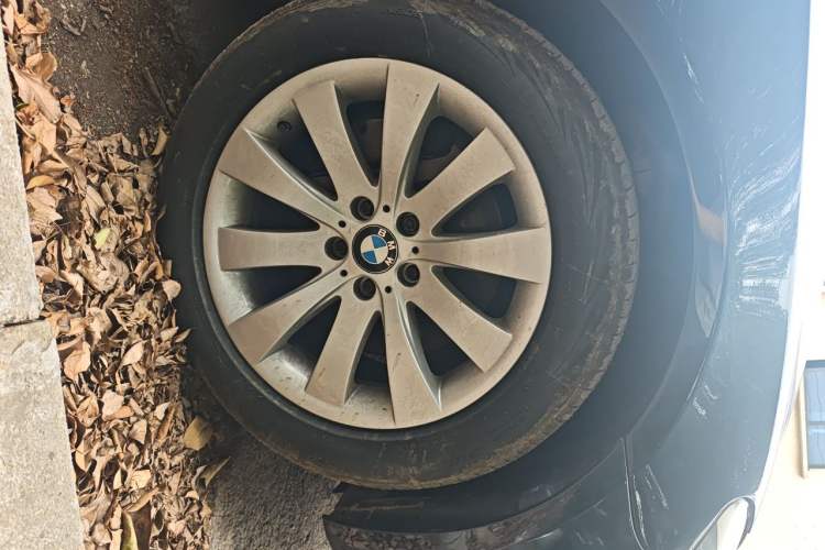 Used BMW 7 Series 2011 740Li Steinway Limited Edition Right Front Wheel Hub