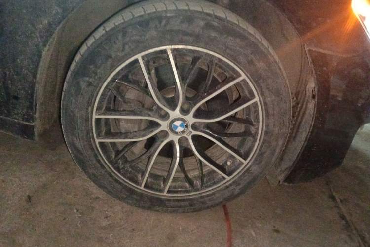 Used BMW 7 Series 2011 730Li Elegant Model Right Front Wheel Hub