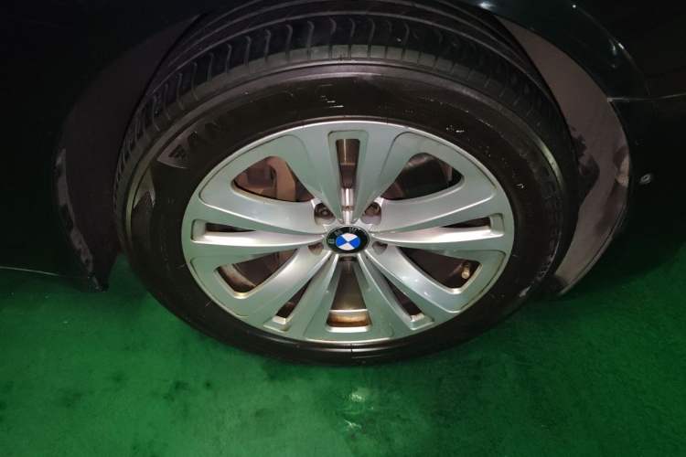 Used BMW 7 Series 2011 730Li Elegant Model Right Front Wheel Hub