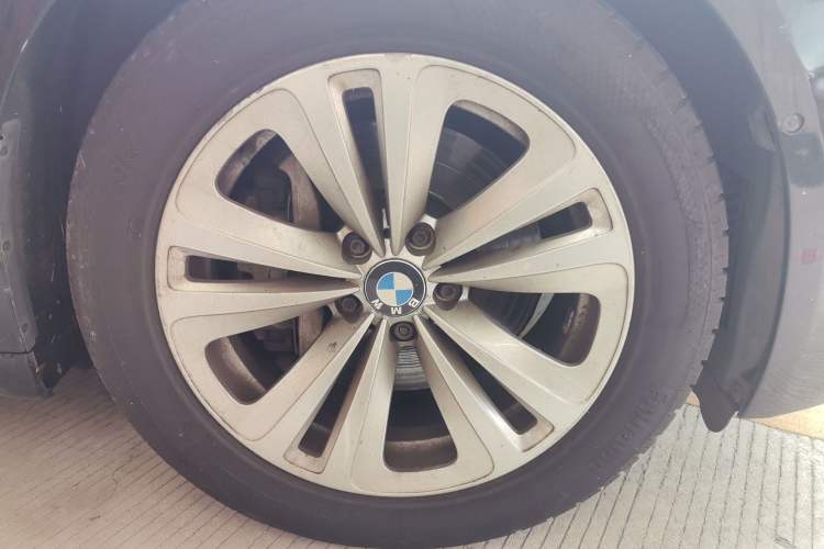 Used BMW 7 Series 2011 730Li Elegant Model Right Front Wheel Hub