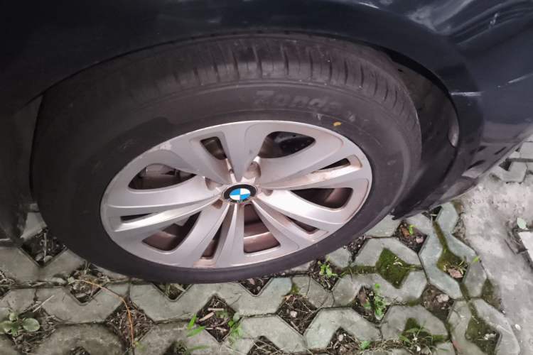 Used BMW 7 Series 2011 730Li Elegant Model Right Front Wheel Hub