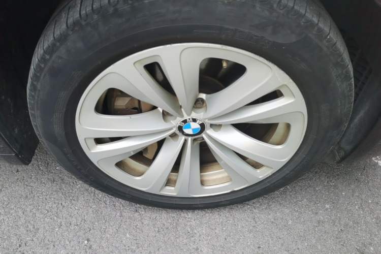 Used BMW 7 Series 2011 730Li Elegant Model Right Front Wheel Hub