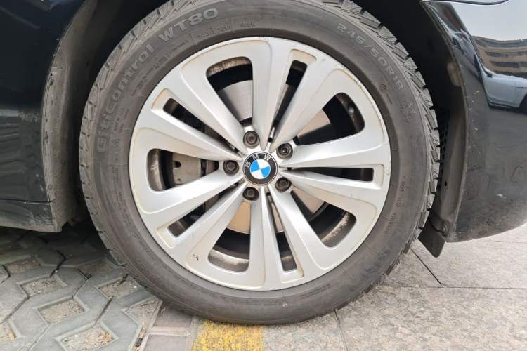Used BMW 7 Series 2011 730Li Elegant Model Right Front Wheel Hub