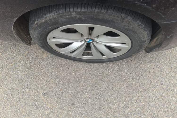 Used BMW 7 Series 2011 730Li Elegant Model Right Front Wheel Hub