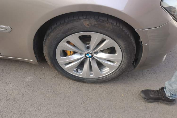 Used BMW 7 Series 2011 730Li Elegant Model Right Front Wheel Hub