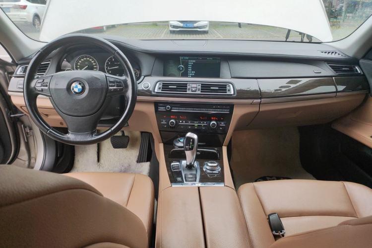 Used BMW 7 Series 2011 730Li Elegant Model Center Console