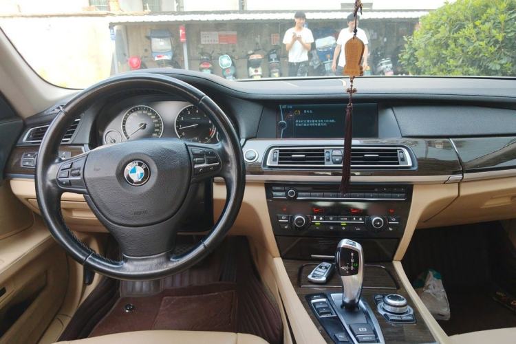 Used BMW 7 Series 2011 730Li Elegant Model Center Console