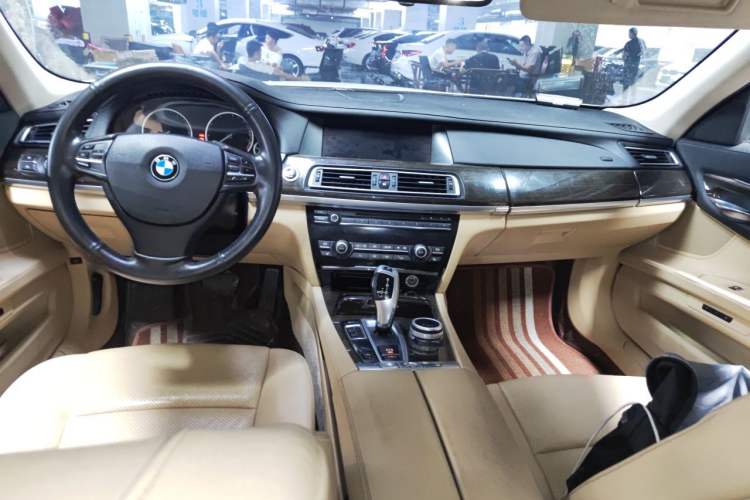 Used BMW 7 Series 2011 730Li Elegant Model Center Console