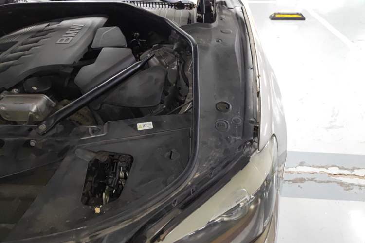 Used BMW 7 Series 2011 730Li Elegant Model Engine Bay Left