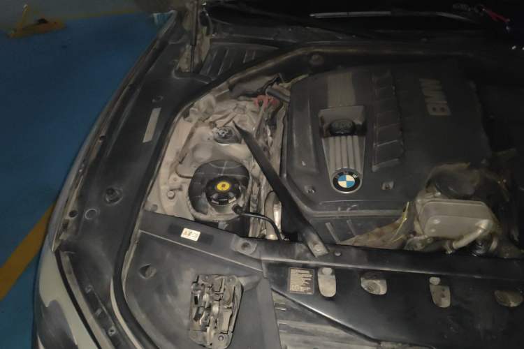 Used BMW 7 Series 2011 730Li Elegant Model Engine Bay Right
