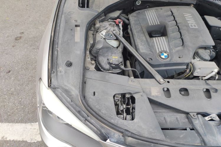 Used BMW 7 Series 2011 730Li Elegant Model Engine Bay Right