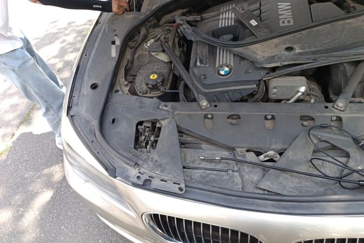 Used BMW 7 Series 2011 730Li Elegant Model Engine Bay Right