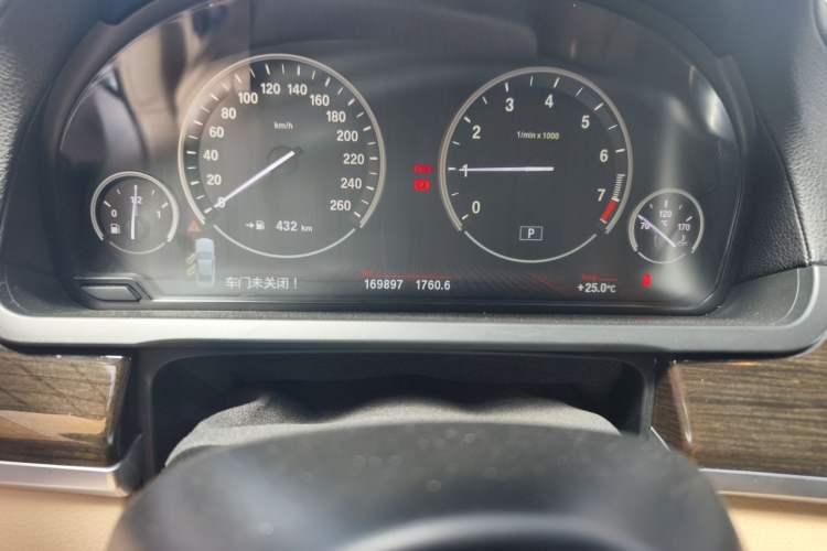 Used BMW 7 Series 2011 730Li Elegant Model Odometer Close Up