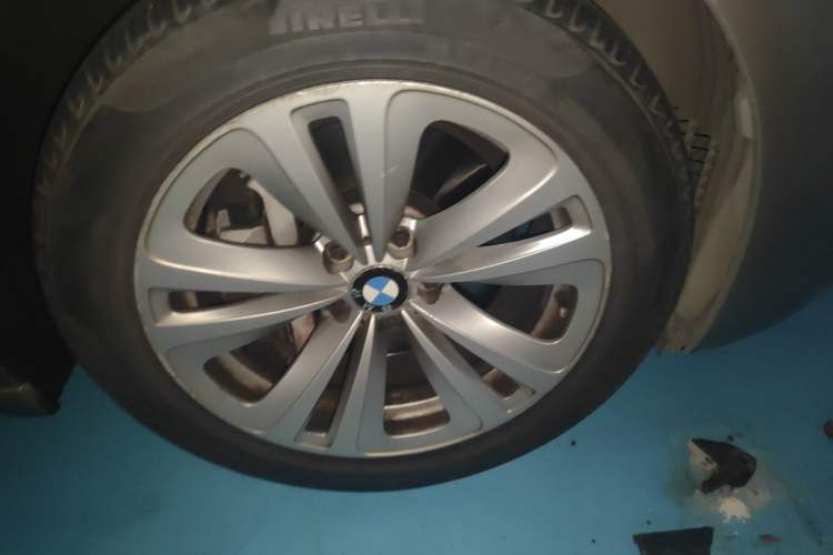 Used BMW 7 Series 2011 730Li Elegant Model Right Front Wheel Hub