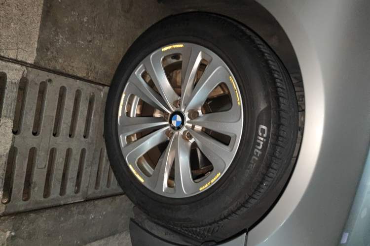 Used BMW 7 Series 2011 730Li Elegant Model Right Front Wheel Hub