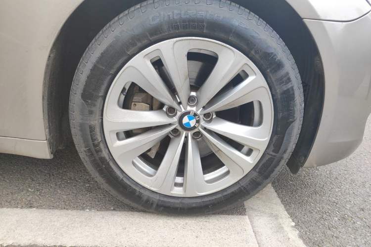 Used BMW 7 Series 2011 730Li Elegant Model Right Front Wheel Hub