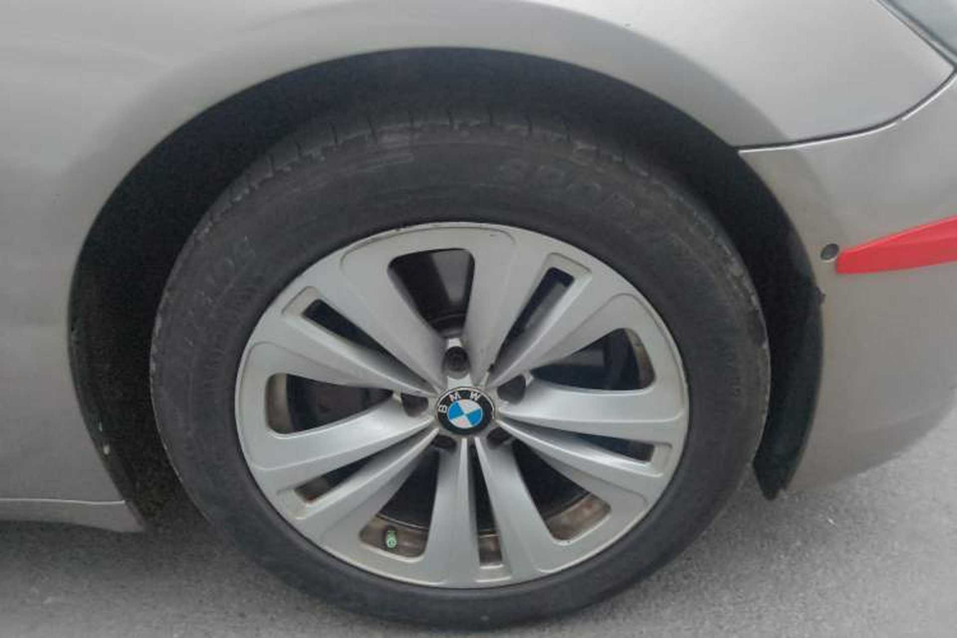 Used BMW 7 Series 2011 730Li Elegant Model Right Front Wheel Hub