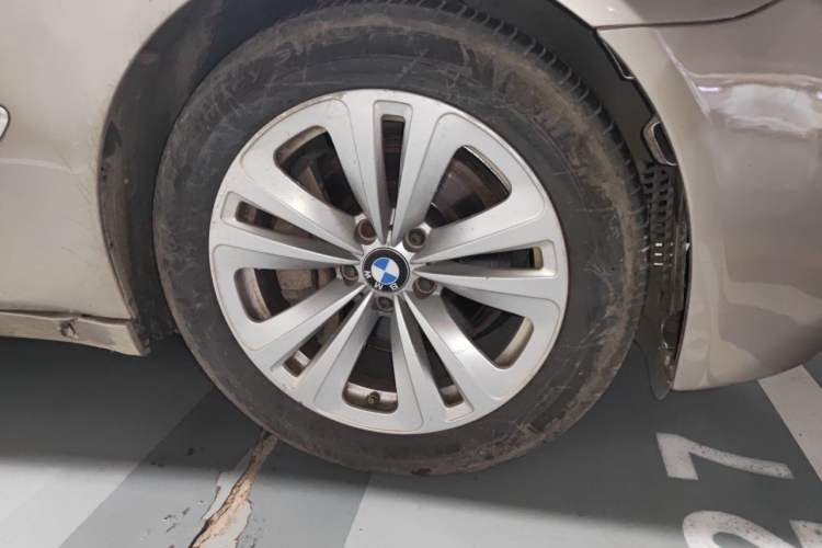 Used BMW 7 Series 2011 730Li Elegant Model Right Front Wheel Hub