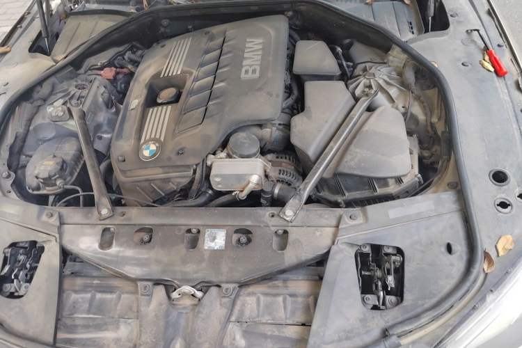 Used BMW 7 Series 2011 730Li Elegant Model Engine Bay Left