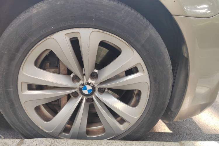 Used BMW 7 Series 2011 730Li Elegant Model Right Front Wheel Hub