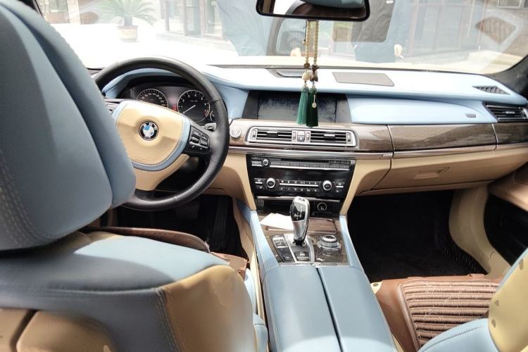 Used BMW 7 Series 2011 730Li Elegant Model Center Console