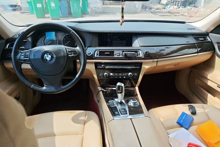 Used BMW 7 Series 2011 730Li Elegant Model Center Console
