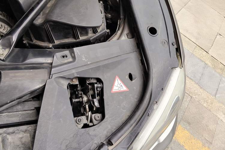 Used BMW 7 Series 2011 730Li Elegant Model Engine Bay Left